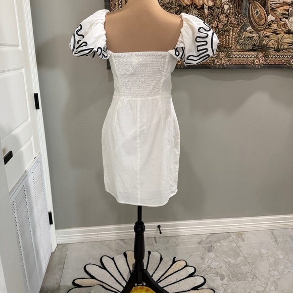 H&M White Mini Dress with Black Detailing - Picture 2 of 11